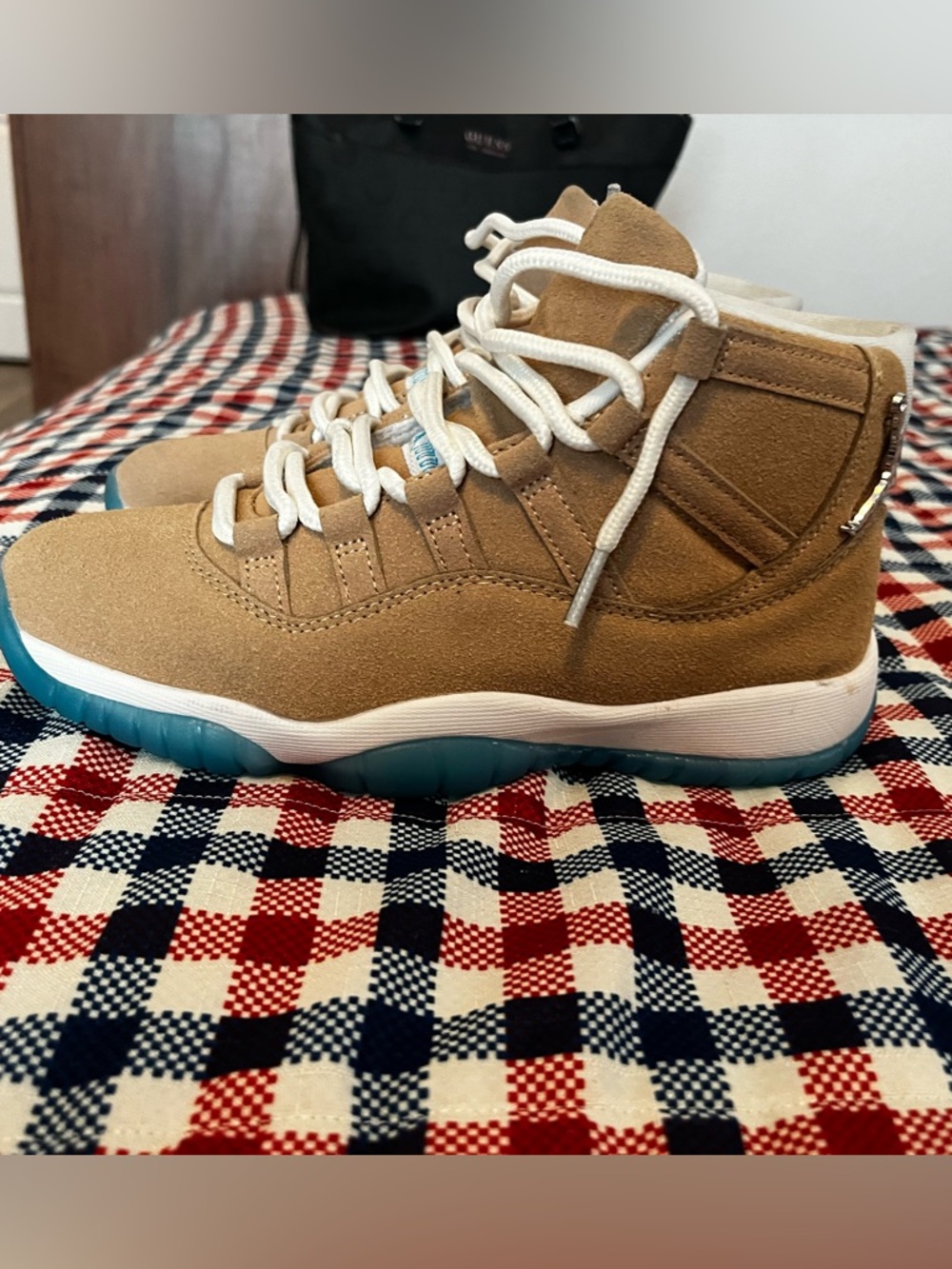 Air Jordan 11 Retro 'H-Town'  size 7 - Picture 5 of 13